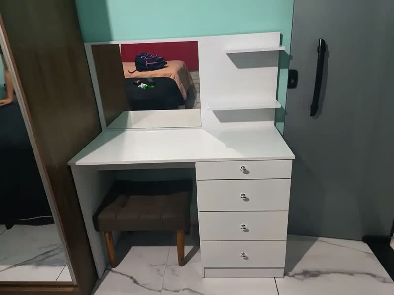 foto de Escrivaninha E Penteadeira Princesa C/ Porta Joias E Espelho Cor Branco
