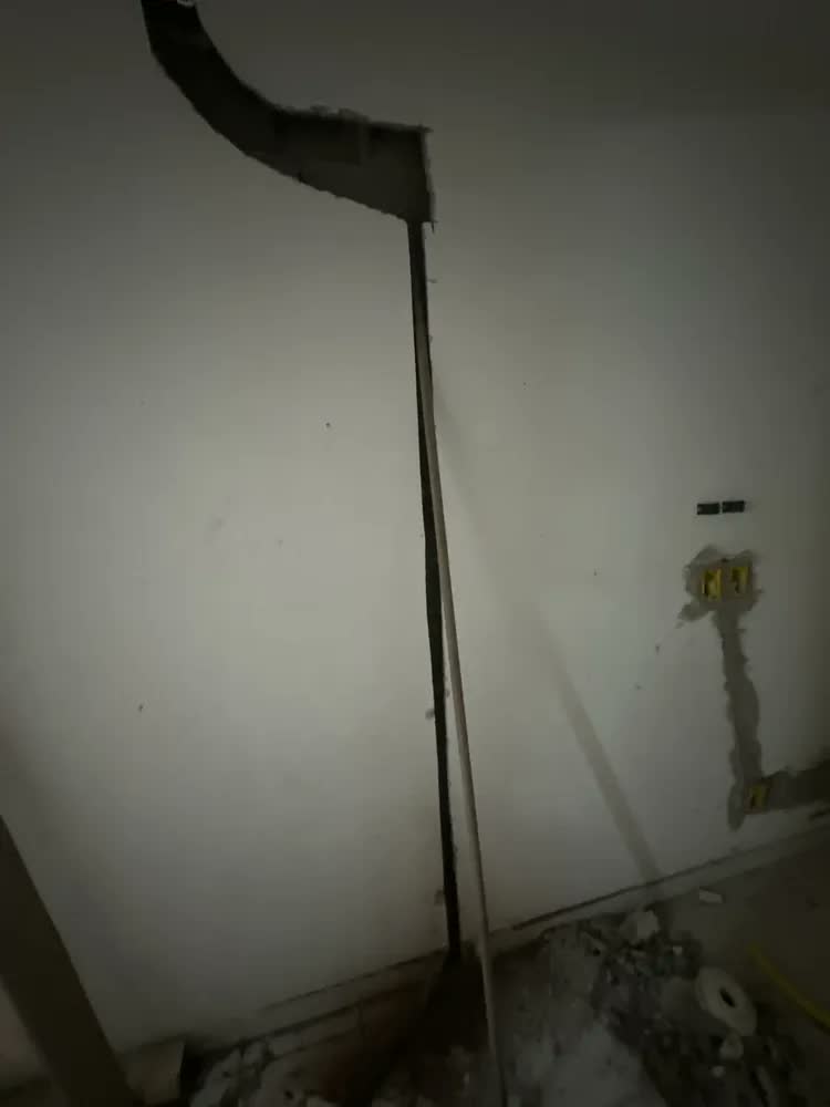 foto de Martelete Furadeira Sds Gbh 2-24d 820w + Maleta Bosch Cor Azul