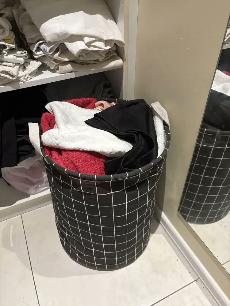 foto de Cesto Roupa Suja Saco Organizador Treco Banheiro Impermeáve Cor Preto Xadrex