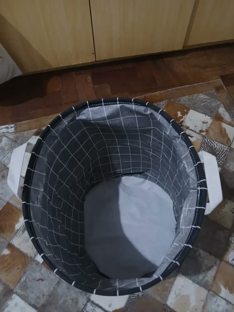 foto de Cesto Roupa Suja Saco Organizador Treco Banheiro Impermeáve Cor Preto Xadrex