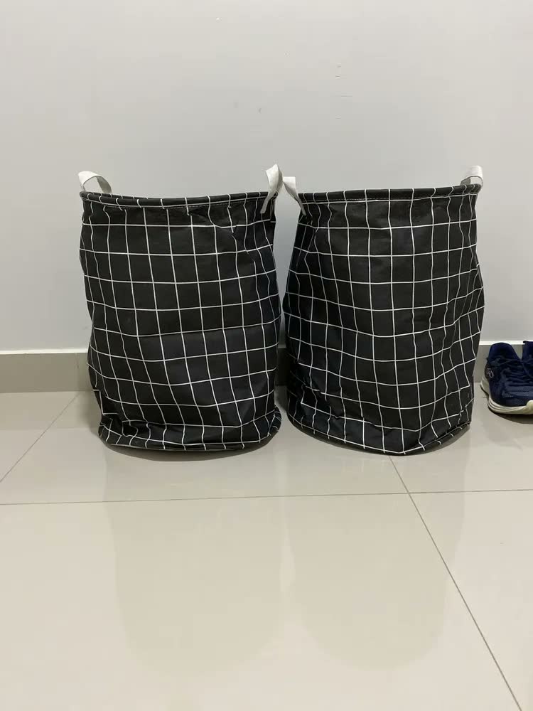 foto de Cesto Roupa Suja Saco Organizador Treco Banheiro Impermeáve Cor Preto Xadrex