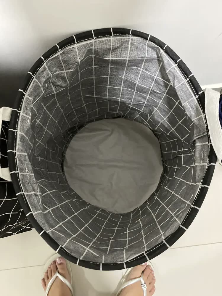 foto de Cesto Roupa Suja Saco Organizador Treco Banheiro Impermeáve Cor Preto Xadrex