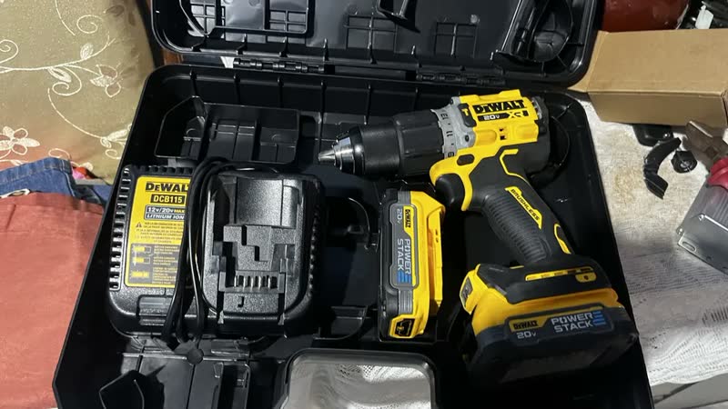 foto de Parafusadeira Furadeira De Impacto 1/2 20v Dcd806 Dewalt