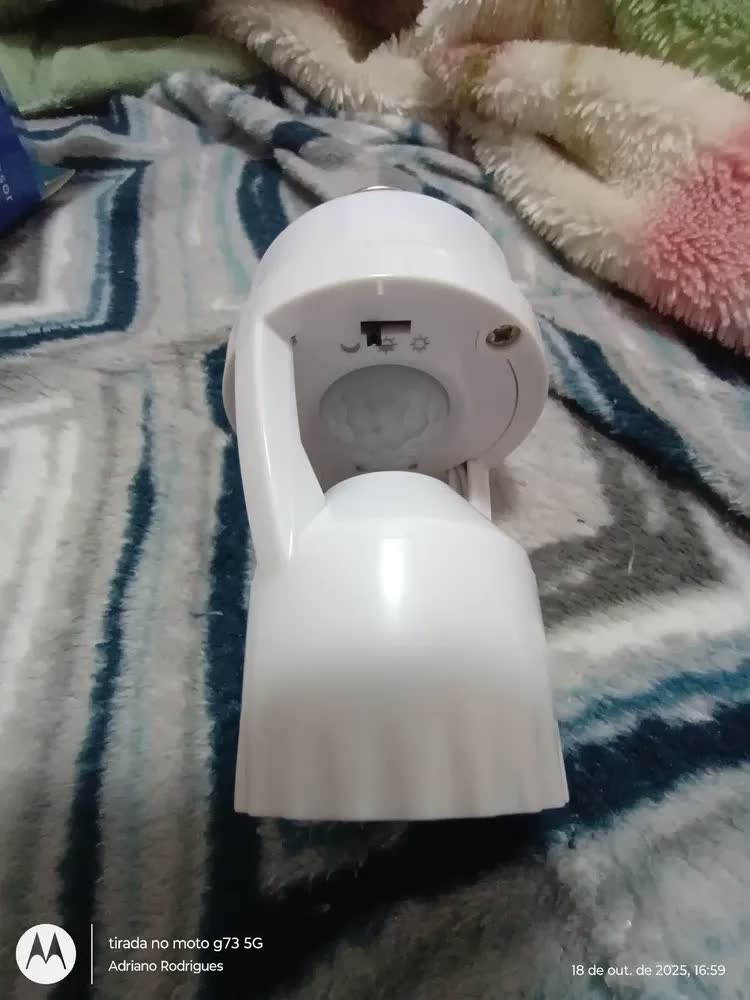 foto de Kit 2 Sensor De Presença Iluminação Lâmpada Soquete E27 Gotwire? Sensor Inteligente Detector De Movimento Com Fotocélula Infravermelho Bivolt Acende E Desliga Automático Cor Branco