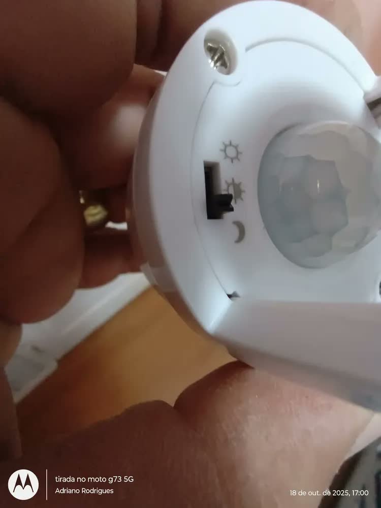foto de Kit 2 Sensor De Presença Iluminação Lâmpada Soquete E27 Gotwire? Sensor Inteligente Detector De Movimento Com Fotocélula Infravermelho Bivolt Acende E Desliga Automático Cor Branco