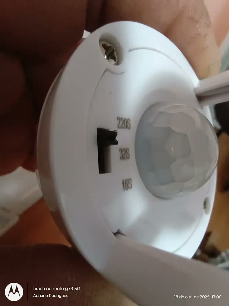 foto de Kit 2 Sensor De Presença Iluminação Lâmpada Soquete E27 Gotwire? Sensor Inteligente Detector De Movimento Com Fotocélula Infravermelho Bivolt Acende E Desliga Automático Cor Branco