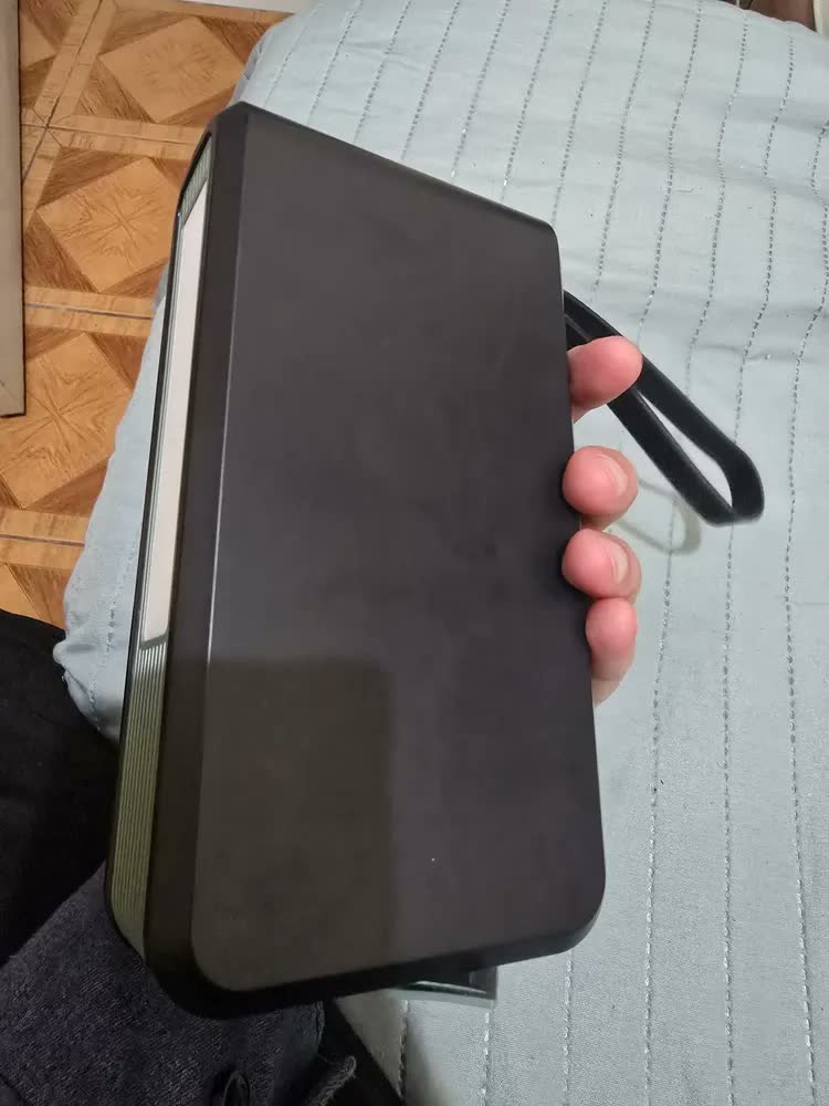 foto de Mini Compressor de Ar Digital Portátil para Pneus e Partida de Emergência