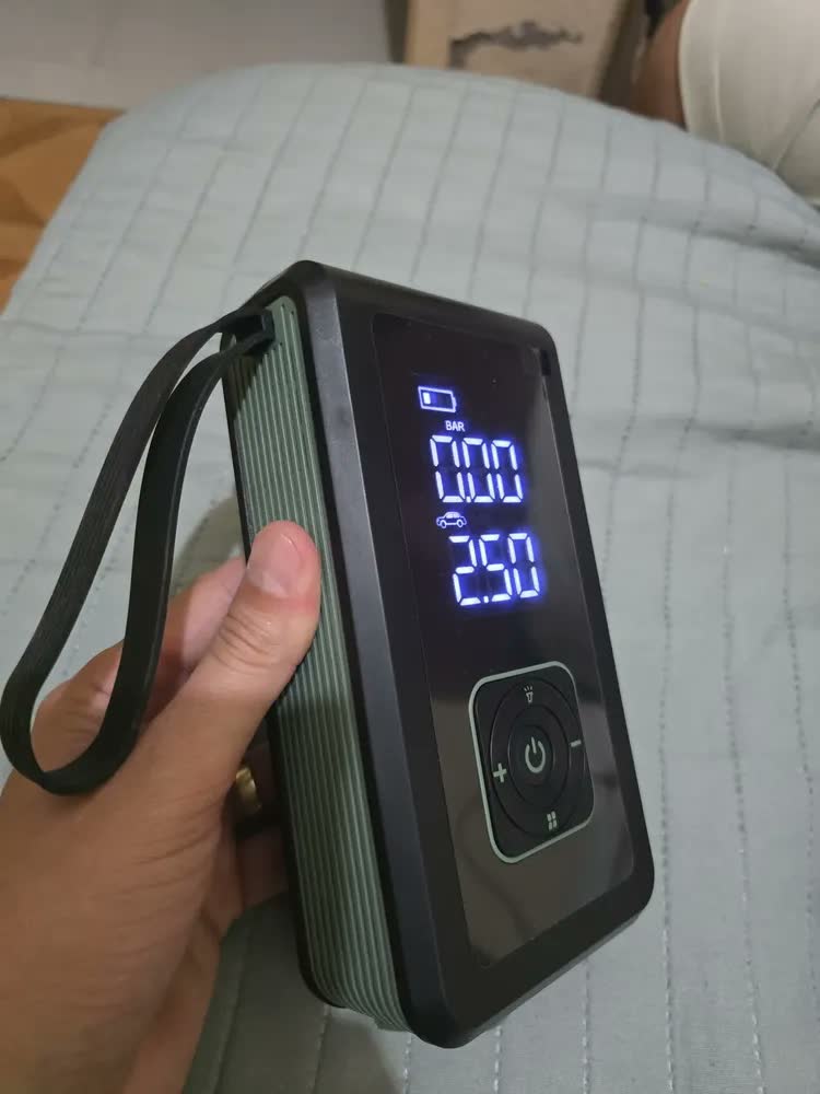foto de Mini Compressor de Ar Digital Portátil para Pneus e Partida de Emergência