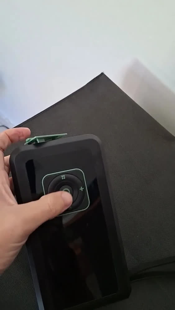 foto de Mini Compressor de Ar Digital Portátil para Pneus e Partida de Emergência