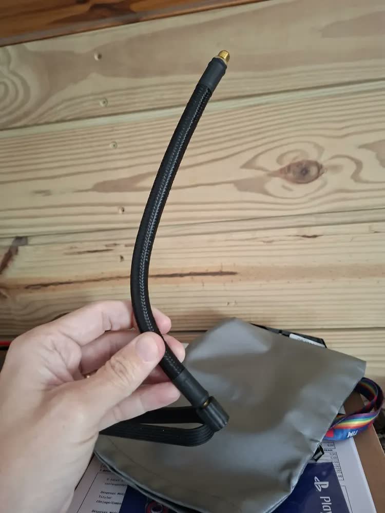 foto de Mini Compressor de Ar Digital Portátil para Pneus e Partida de Emergência