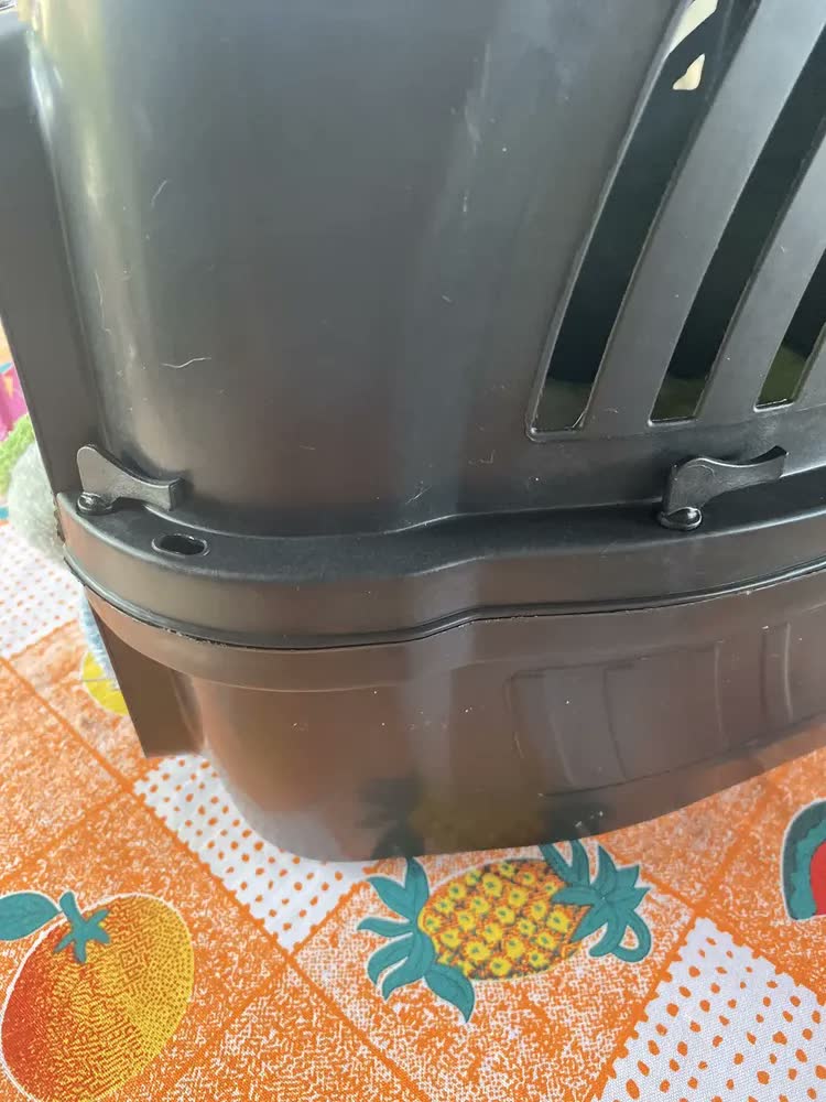 foto de Caixa Transporte Cachorro Gato 10kg + Escova Patas Fiéis Cinza