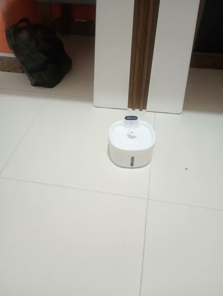 foto de Bebedouro Automático New Pet para Gato e Cão 2.6L Sensor Sem Fio