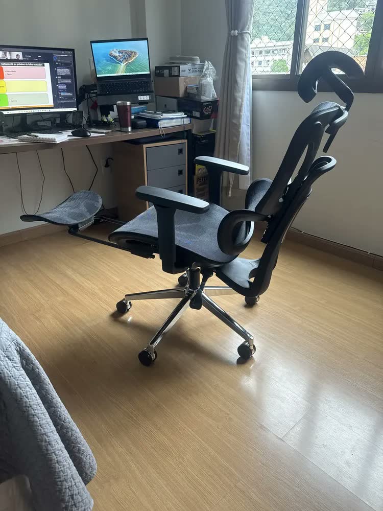 foto de Cadeira De Escritorio Presidente Ergonômica nr17 Levitus Marqs Home Suporte Lombar 3D Apoio Para Pés Retrátil Encosto Braço Ajustável 200kg Resistente Malha Respirável Mesh Premium Preto