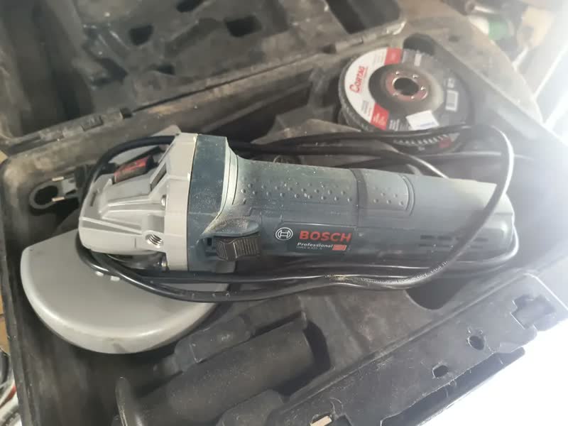 foto de Esmerilhadeira Gws 9-125 S Bosch Controle Velocidade 900w