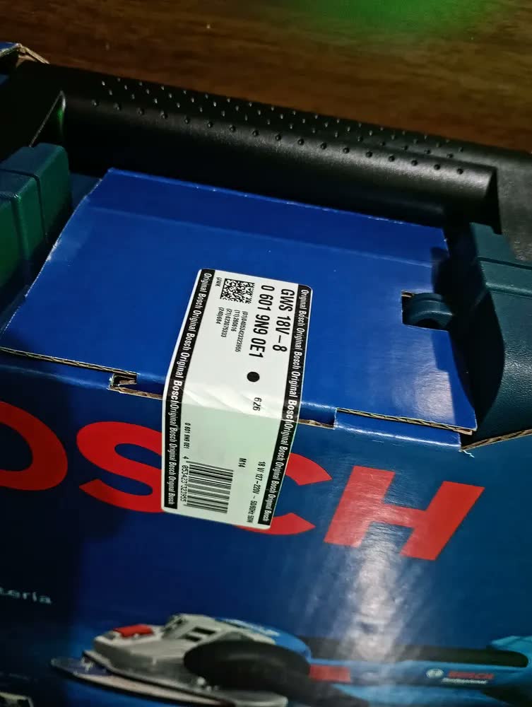 foto de Esmerilhadeira 5 Pol 800w Gws 18v 8 Com 2 Baterias 4ah, 1 Carregador Gal 18v 40 E Maleta Bosch