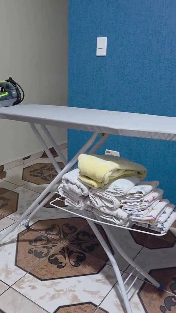 foto de Tábua de Passar Roupa Metaltec 1001 Top Plus com Estrutura Reforçada