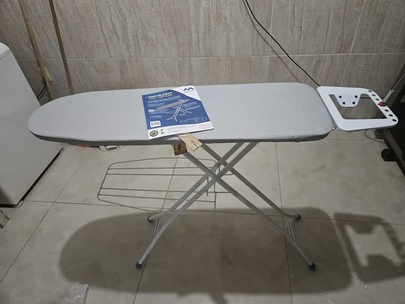 foto de Tábua de Passar Roupa Metaltec 1001 Top Plus com Estrutura Reforçada