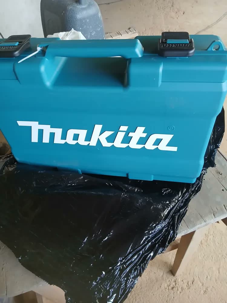 foto de Martelete Combinado 800w Sds Plus Hr2670 Profissional Makita Cor Azul-turquesa