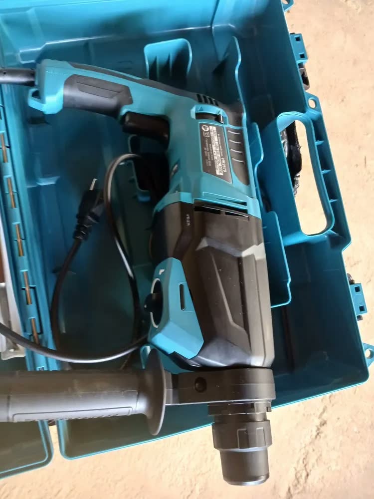 foto de Martelete Combinado 800w Sds Plus Hr2670 Profissional Makita Cor Azul-turquesa