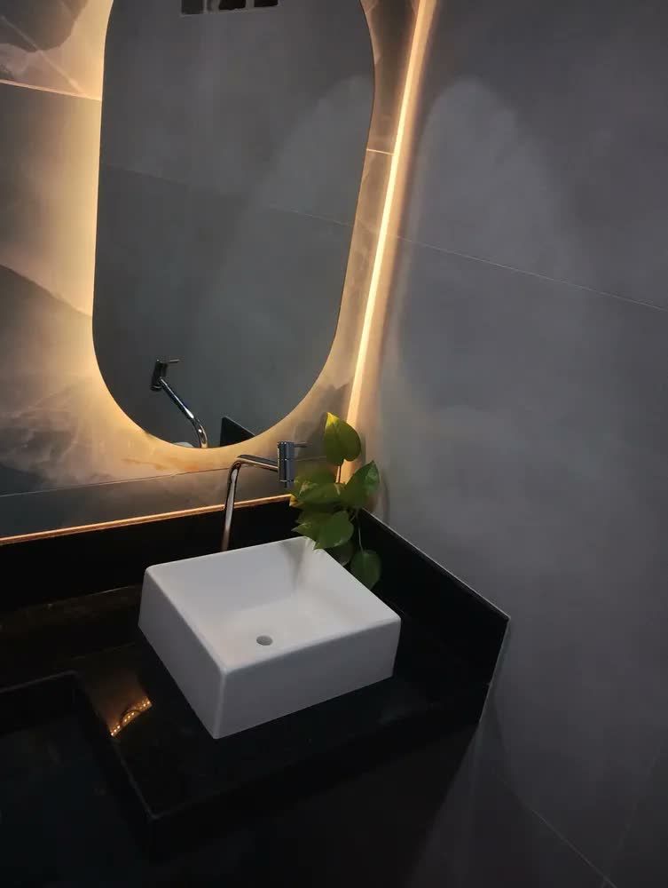 foto de Espelho Oval 76cm Led Para Banheiro Iluminação Sofisticada