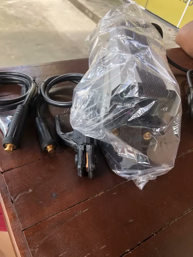 foto de Máquina Inversora de Solda Portátil Mini 120A MMA Eletrodo Revestido Sem Gás 50/60Hz + Acessórios