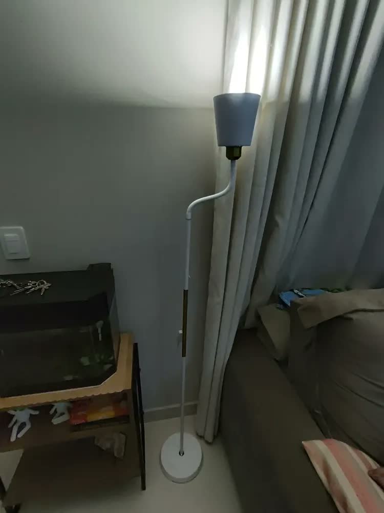 foto de Luminária Chao De Piso Design Elegante Abajur De Chão