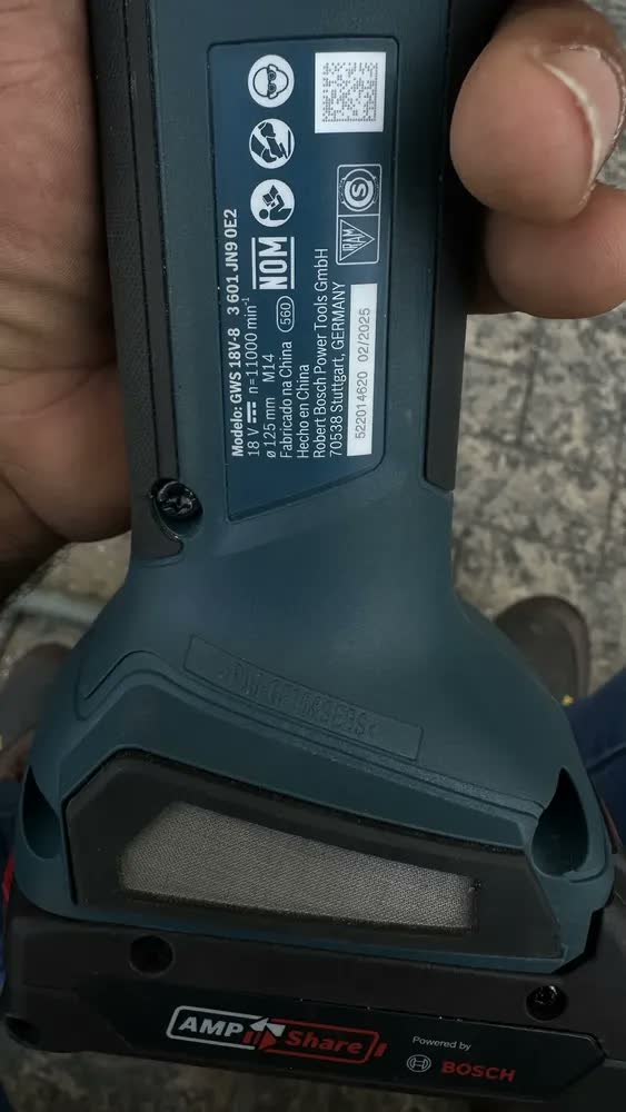 foto de Esmerilhadeira Bosch 2 Baterias 18v Gws 18v-8 Brushless Biv Cor Azul