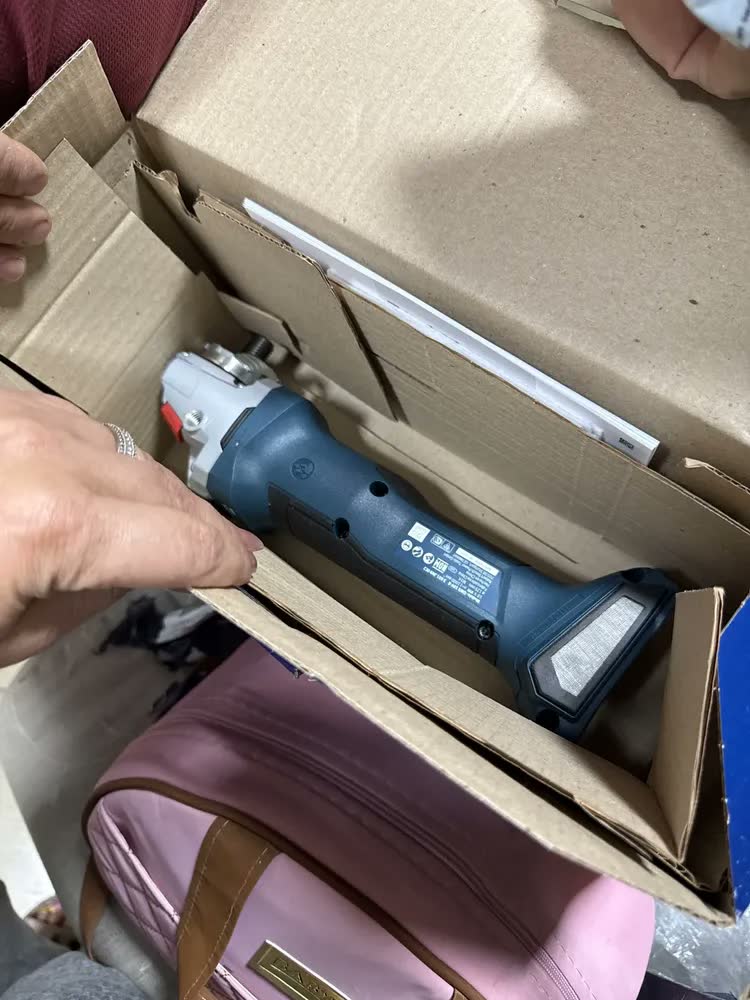 foto de Esmerilhadeira Bosch 2 Baterias 18v Gws 18v-8 Brushless Biv Cor Azul