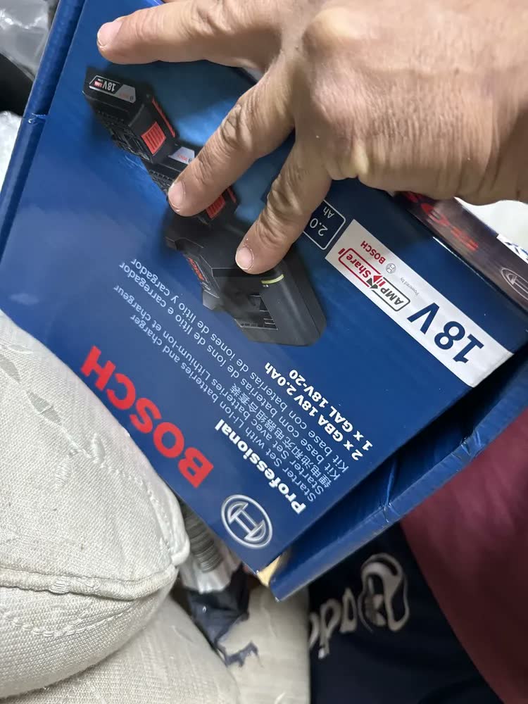 foto de Esmerilhadeira Bosch 2 Baterias 18v Gws 18v-8 Brushless Biv Cor Azul