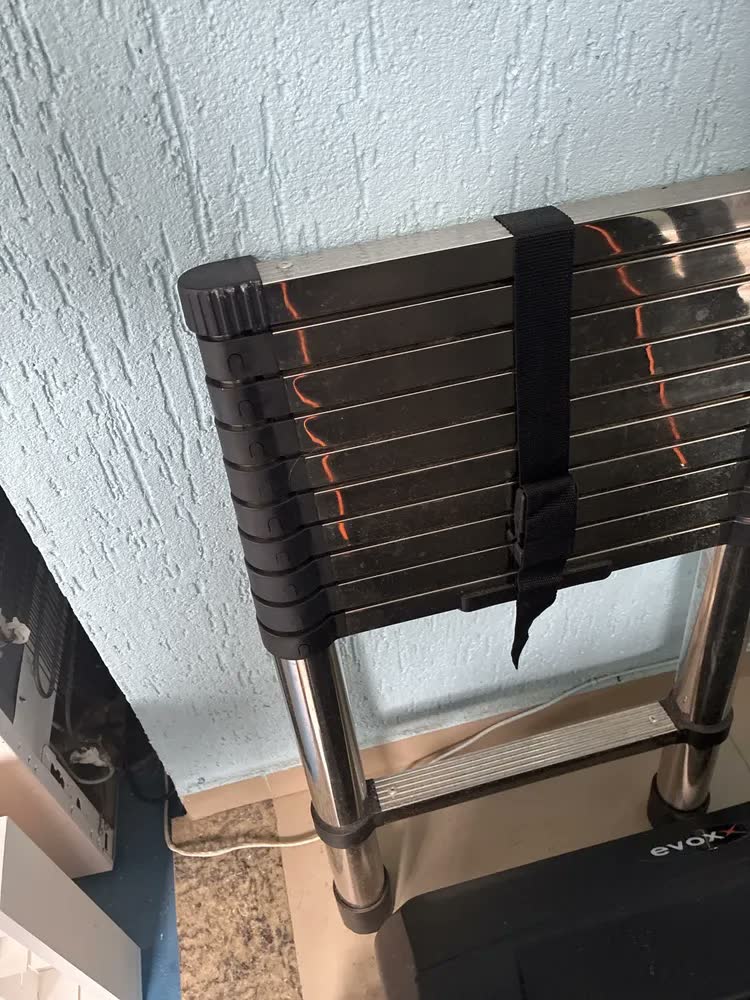foto de Escada Telescópica Extensível JST ETI320 3,2m Inox 11 Degraus Antiderrapante