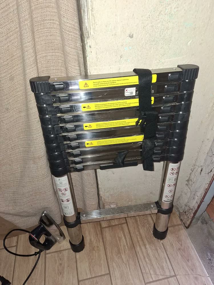 foto de Escada Telescópica Extensível JST ETI320 3,2m Inox 11 Degraus Antiderrapante