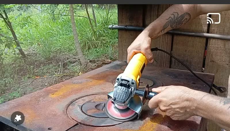 foto de Kit Esmerilhadeira Lixadeira Angular Dewalt Disco Inox 800w Cor Amarelo Frequência 50 Hz/60 Hz