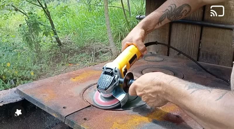 foto de Kit Esmerilhadeira Lixadeira Angular Dewalt Disco Inox 800w Cor Amarelo Frequência 50 Hz/60 Hz