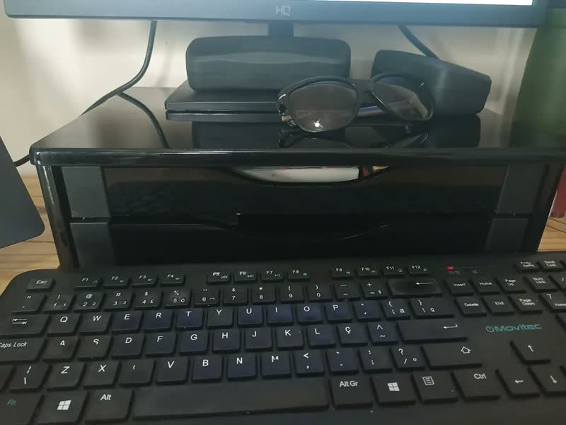 foto de Suporte Para Monitor De Mesa 2 Gavetas Escritório Ergonômico Cor Preto Hannover Home