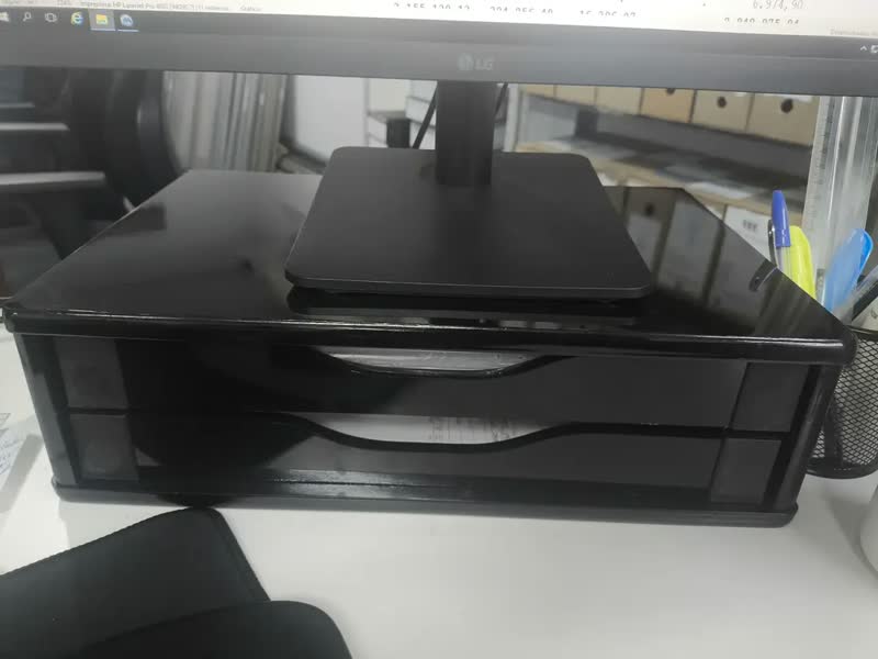 foto de Suporte Para Monitor De Mesa 2 Gavetas Escritório Ergonômico Cor Preto Hannover Home