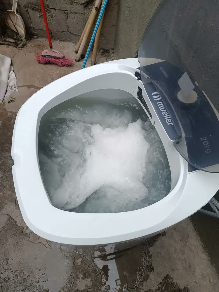 foto de Tanquinho De Lavar Roupa Mueller 20 Kg Semiautomático Mlt20b Preto