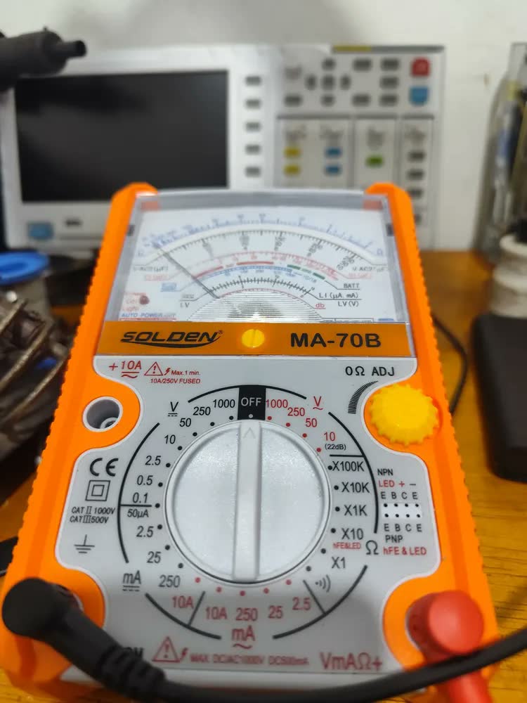 foto de Multiteste Analógico Ma-70b C/ 200 Mega Ohms De Resistencia