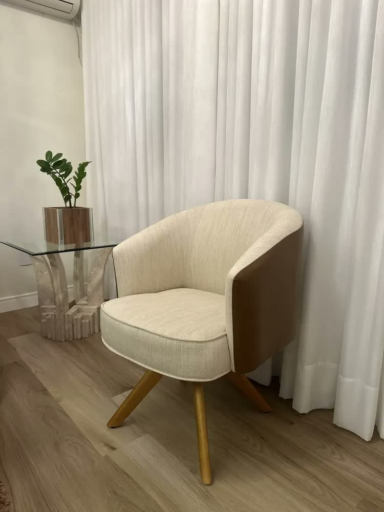 foto de Poltrona Decorativa Giratória Cadeira Base Madeira Conforto