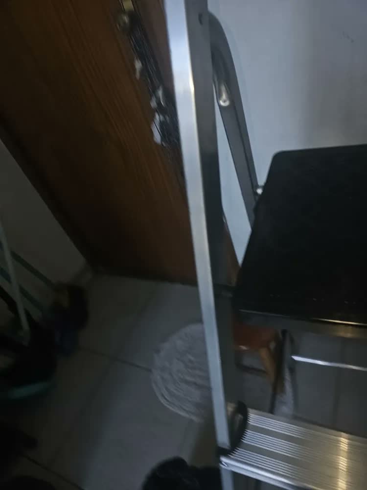 foto de Escada Doméstica Alumínio 4 Degraus Botafogo ESC0024 Dobrável 150kg