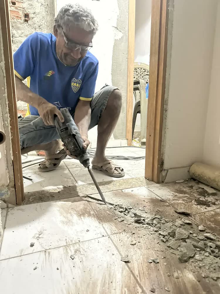 foto de Martelete Bosch Professional Gbh 2-24 D 820w + Acessórios Cor Azul-celeste