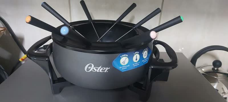 foto de Panela Eletrica Para Fondue Oster Ofnd100 1000w Cinza