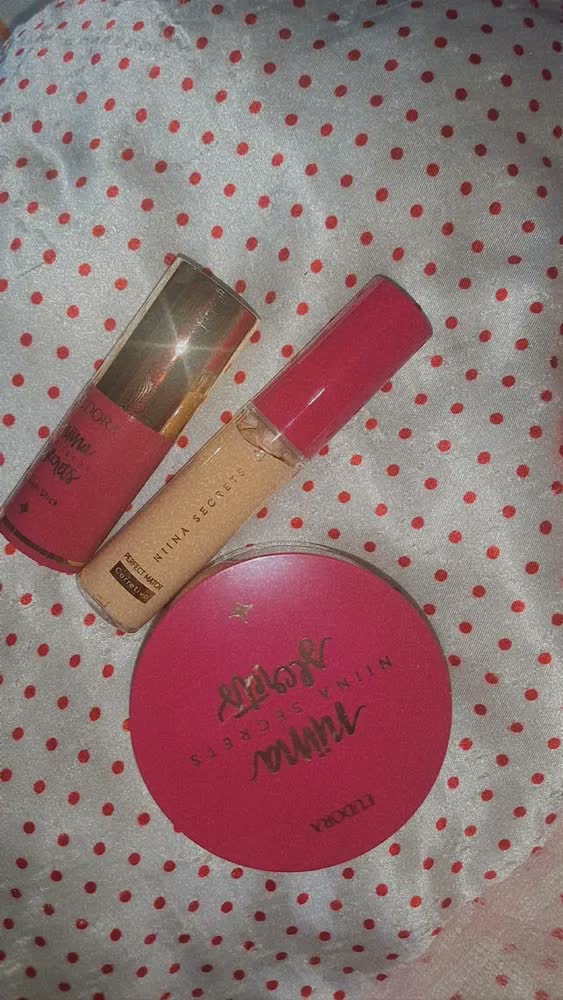 foto de Blush Stick Daily Niina Secrets - A Cor Tom Da Maquiagem Amora