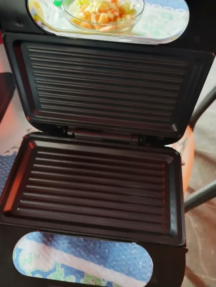 foto de Sanduicheira Elétrica Grill Chapa Antiaderente 750w 110/220v
