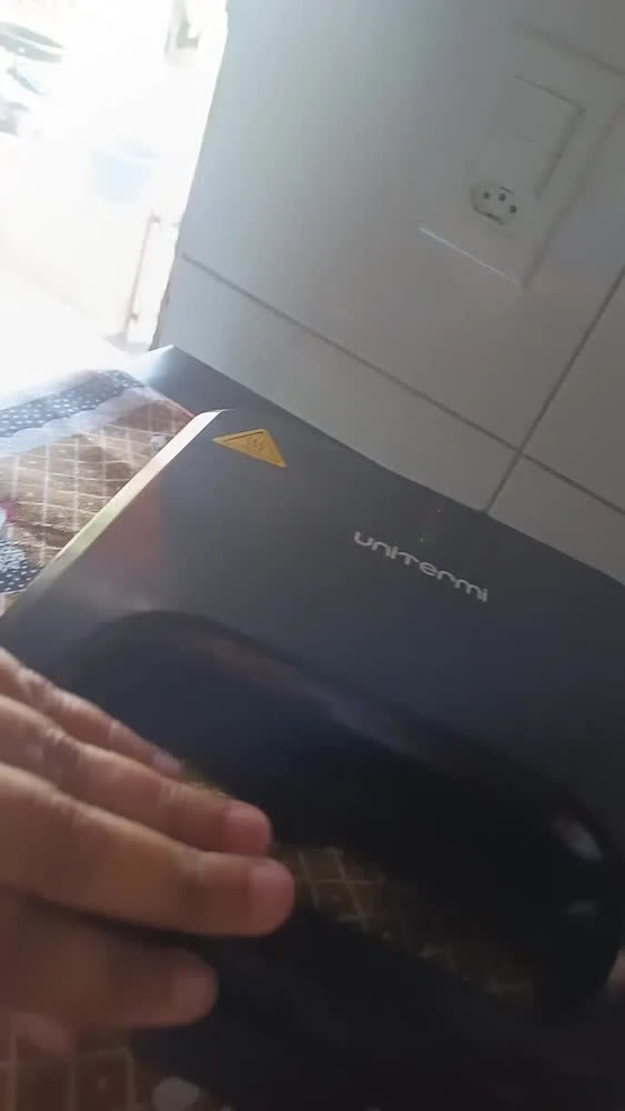 foto de Sanduicheira Elétrica Grill Chapa Antiaderente 750w 110/220v