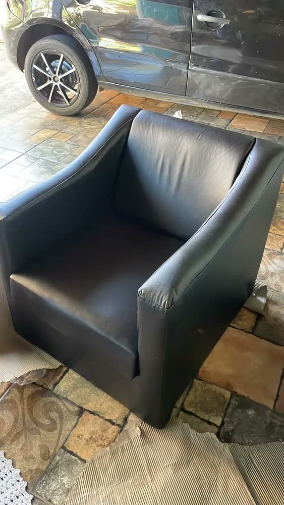 foto de Kit 2 Poltronas Killa Para Recepção Consultório Barbearia