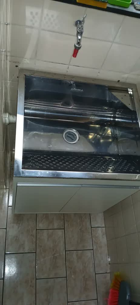 foto de Tanque de Lavanderia Inox 46L com Gabinete de MDF Branco de 60cm e Kit para Sifão