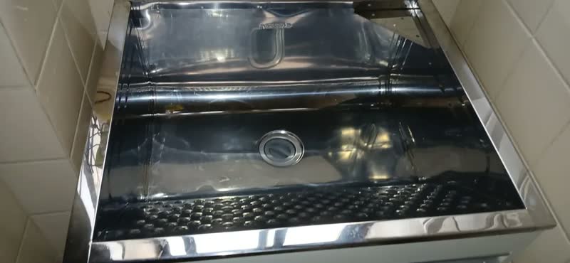 foto de Tanque de Lavanderia Inox 46L com Gabinete de MDF Branco de 60cm e Kit para Sifão