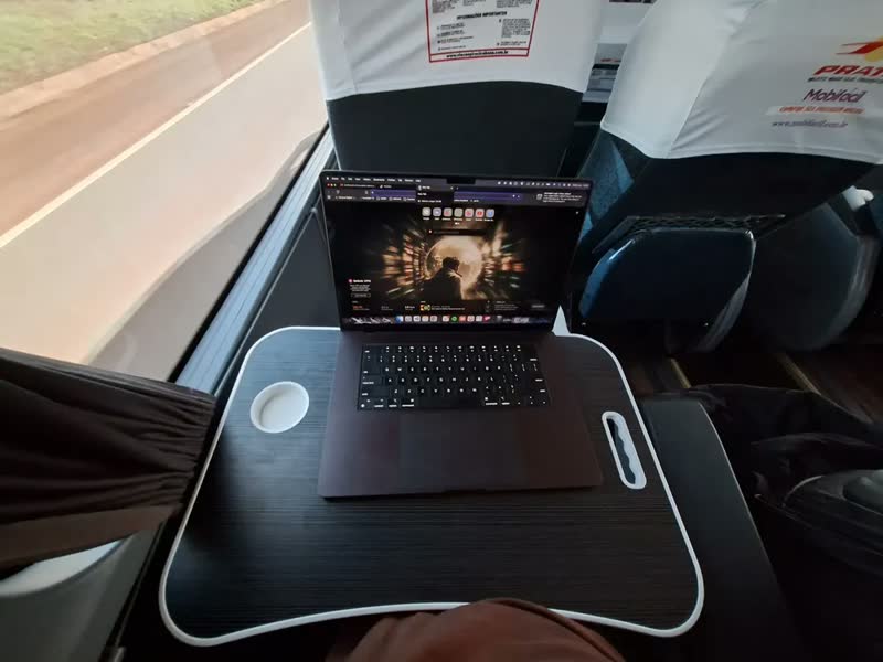 foto de Mesa Notebook Dobrável Portátil Leve P/ Homeoffice Cama Sofa