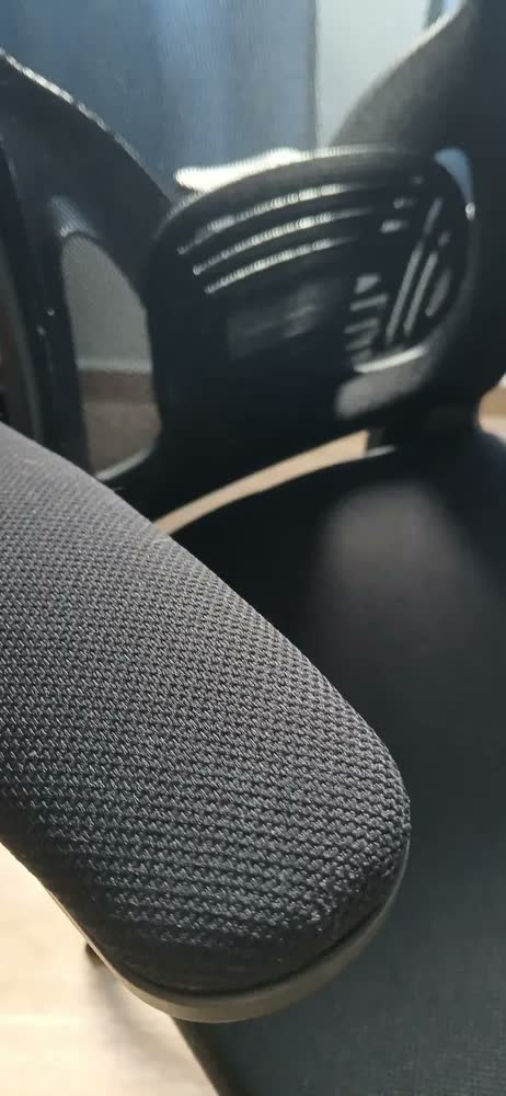 foto de Cadeira De Escritório Ergonômica Giratória B100 Boston Preta Com Estofado Mesh Com Ajuste Lombar Luvinco