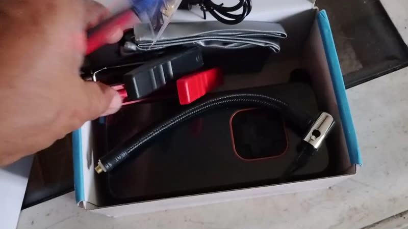 foto de Mini Compressor de Ar Automotivo B&G Digital Calibrador, Portátil e Recarregável